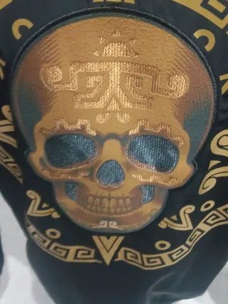 Giubbotto reversibile da uomo nero con teschio