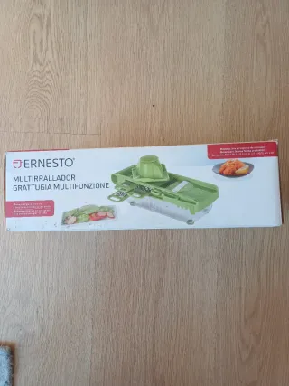 Rallador y mandolina verde