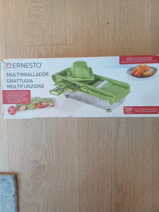 Rallador y mandolina verde