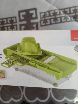 Rallador y mandolina verde