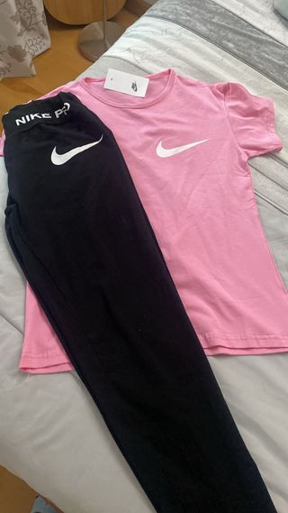 Conjunto Nike: Camiseta Rosa y Mallas Negras