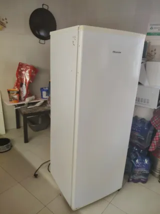 Frigorífico blanco con cajón