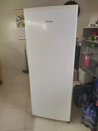 Frigorífico blanco con cajón