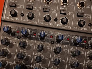 Mesa de mistura Behringer Xenyx X1832 USB