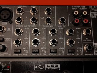 Mesa de mistura Behringer Xenyx X1832 USB