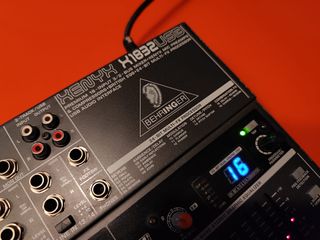 Mesa de mistura Behringer Xenyx X1832 USB