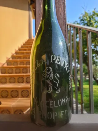 Botella antigua Cerveza Petry Barcelona