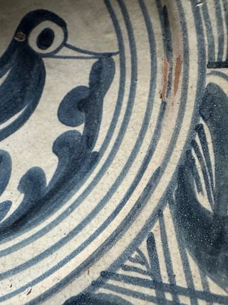 Plato antiguo de cerámica azul y blanco catalan