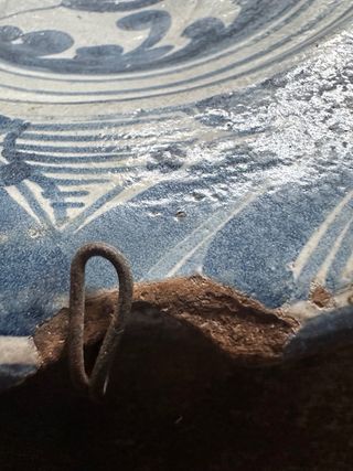 Plato antiguo de cerámica azul y blanco catalan