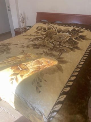 Coperta floreale beige