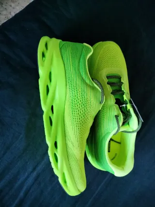 Skechers Go Run Swirl xTech Talla 42.5