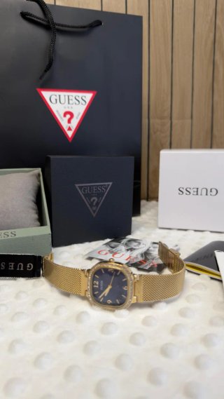 Reloj Guess Mujer Dorado y Rojo