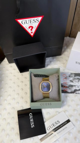 Reloj Guess Mujer Dorado y Rojo