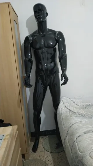 Maniquí negro articulado 1,85m
