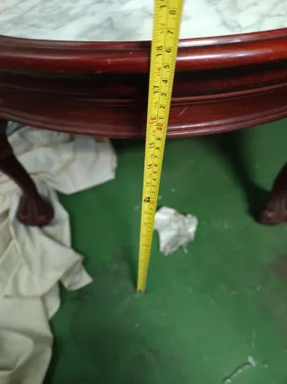 Mesa redonda de madera y mármol