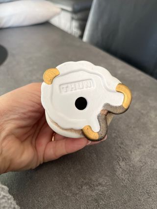 Coppia Sposi Thun in moto e abbracciati