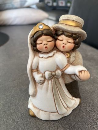 Coppia Sposi Thun in moto e abbracciati