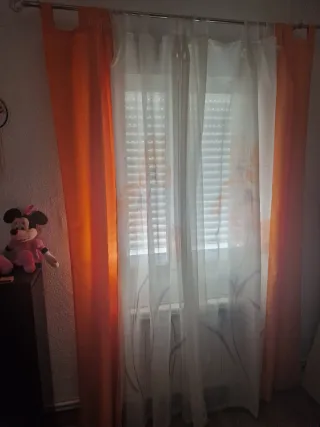 Cortinas Naranja y Blancas y Lámparas a juego