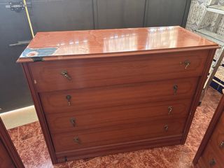 Cómoda de madera para dormitorio