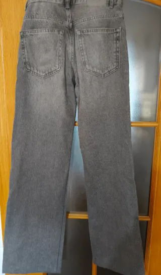 Pantalón vaquero Pull&Bear pata ancha gris