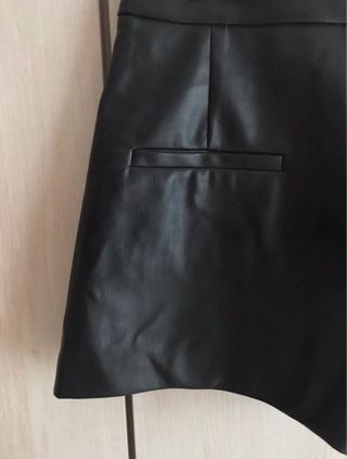 Pantalón cuero negro Stradivarius
