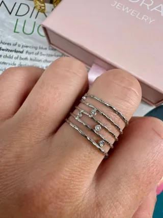 Anello in acciaio inossidabile con zirconi