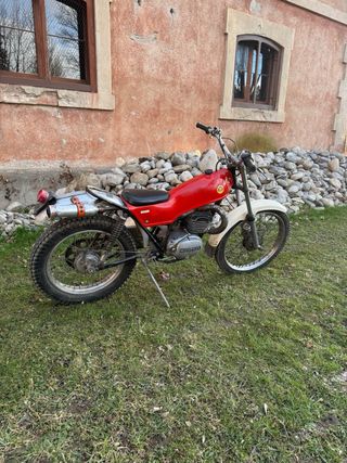 Montesa Cota 74 Trial Roja.