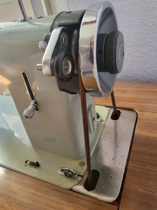Máquina de coser Alfa