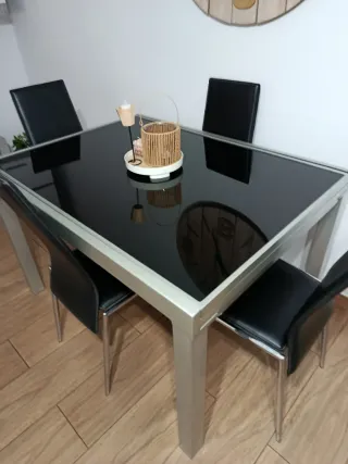 Mesa y 4 Sillas Comedor Cristal Negro
