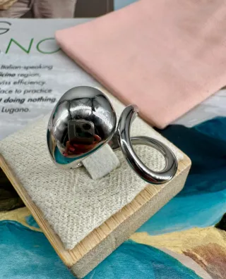 Anello argentato regolabile