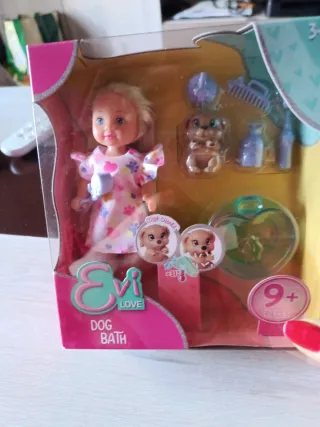 Muñeca Evi Love Baño Perro Simba