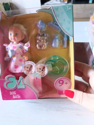 Muñeca Evi Love Baño Perro Simba