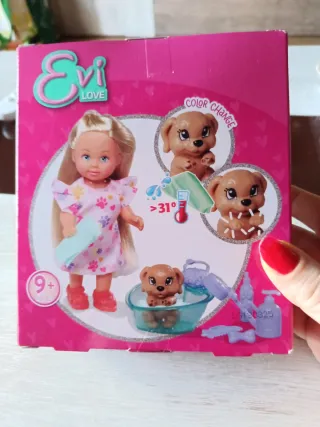 Muñeca Evi Love Baño Perro Simba