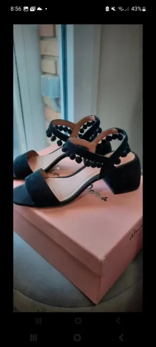 Sandalias Zara Negras Pompones