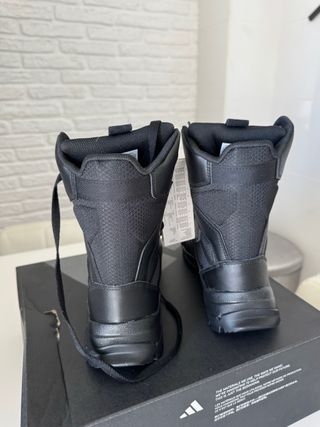 38 Botas Adidas GSG 9.2024