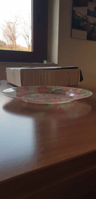 Piatto decorato a mano