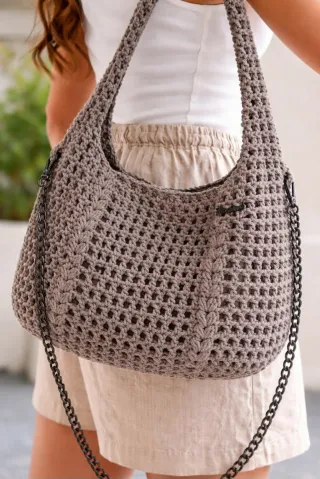 Bolso de crochet gris y beige
