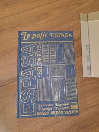 Le Petit Espasa, diccionario Español ~ Francés.
