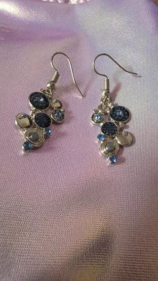 Pendientes azules y plateados