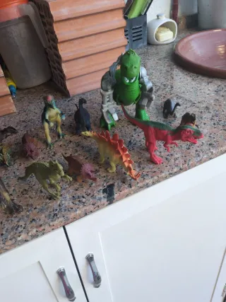 Lote de dinosaurios de juguete