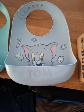 Lote 2 Baberos Silicona Jane y Tom y Jerry