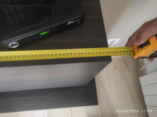 Mueble de salón moderno gris y blanco