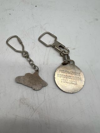 Portachiavi vintage moto e medaglione FIM