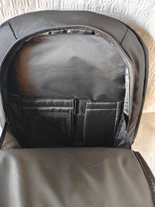 Mochila mediana negra varios compartimentos nueva