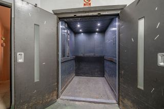 Nave industrial en venta en San Fermín en Madrid