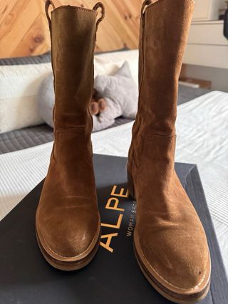 Botas de piel marrón