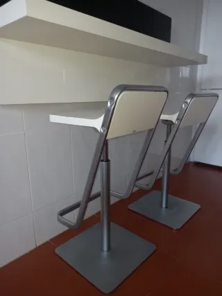 Lote 2 taburetes Kide Ondarreta