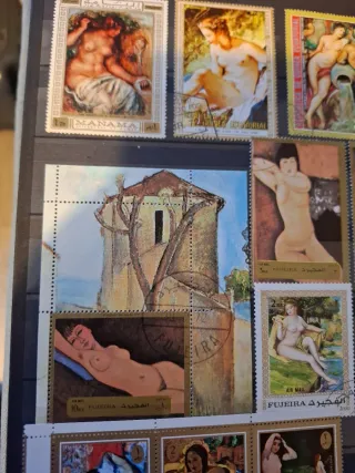 Sellos con pinturas de desnudos femeninos