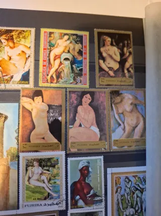 Sellos con pinturas de desnudos femeninos