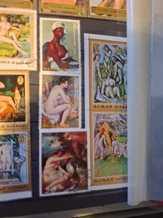 Sellos con pinturas de desnudos femeninos